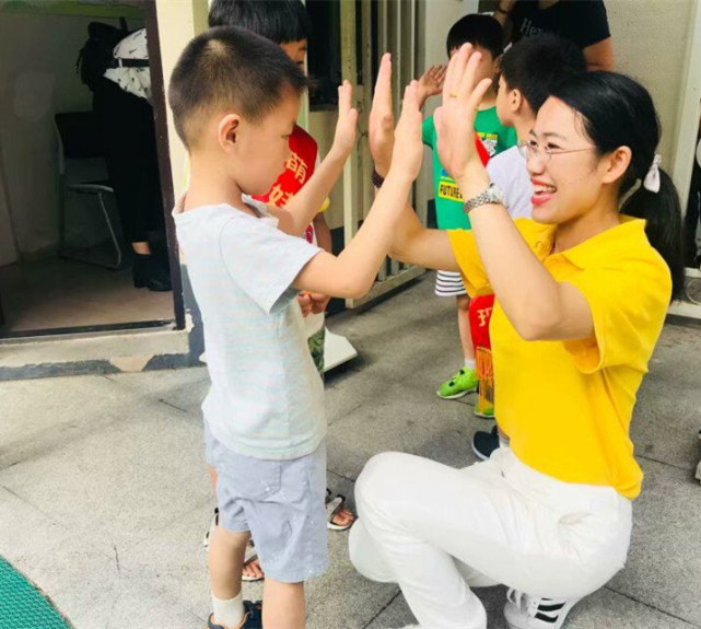 作家的洞穴 视频缩略图