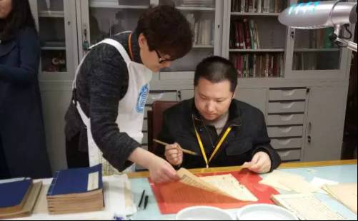 假装热情 视频缩略图