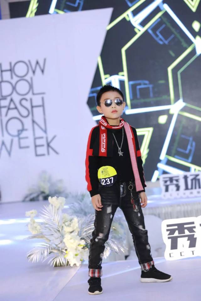 伤物语 -历与吸血鬼 视频主图