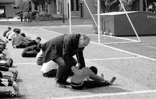 僵尸100：在成为僵尸前要做的100件事 视频缩略图