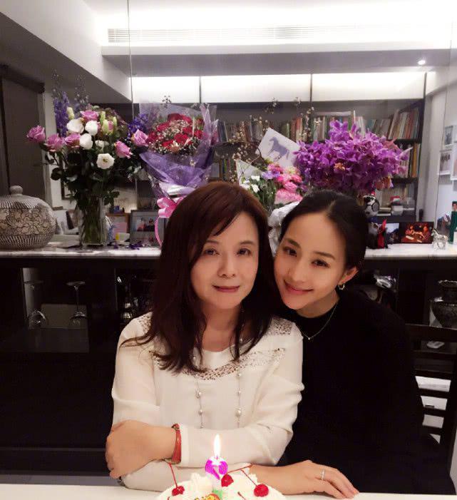 僵尸少爷 视频缩略图