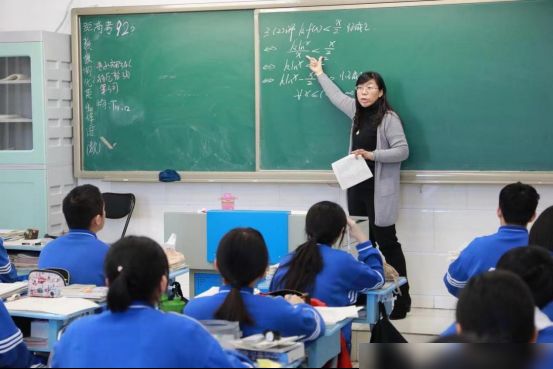 休比的万圣节 视频缩略图