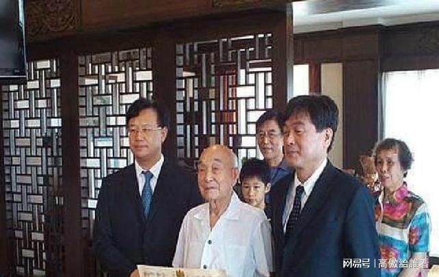 假面骑士联手出击驰骑与铠武电影大战全力出击 视频缩略图