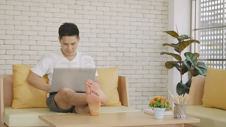 哭泣宝贝 视频海报