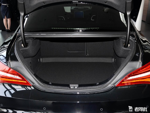 依然爱情服务生 视频主图