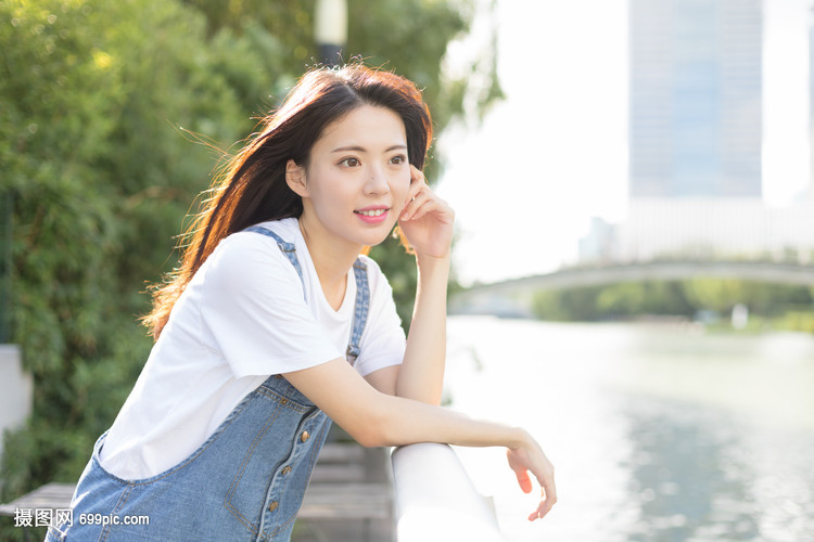 僵尸高校2 视频缩略图