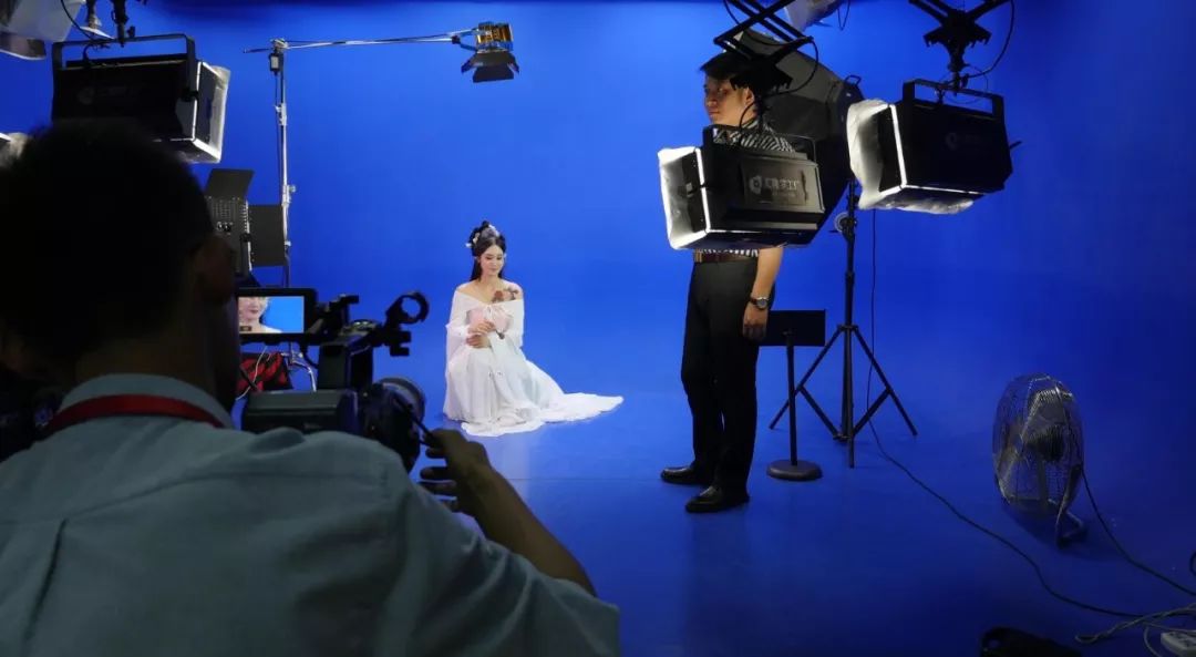 僵尸100：在成为僵尸前要做的100件事 视频海报