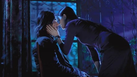 在他的阴影下 视频海报