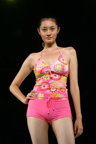 伊丽莎 施莱辛 不同的动物 视频海报